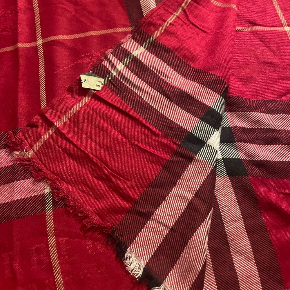 BURBERRY Equestrian Horse Print SCARF - Picture 6 of 10